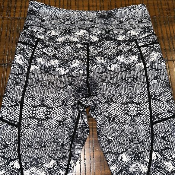 Zyia metallic snakeskin cobra light & tight 6-8 black white leggings activewear - Picture 3 of 8